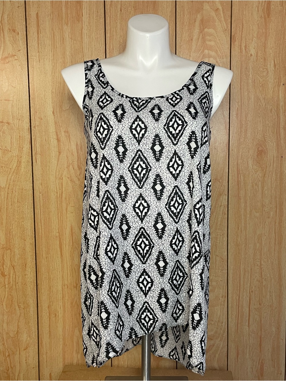 Pink Republic Black & White Geometric Sleeveless Blouse  SZ - XL